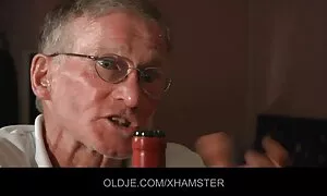 كبير سكسي مترجم فلم الثدي الحمار تمتص