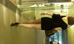 مرحبا بكم في المنزل الأريكة فلم سكسي اجنبي يمارس الجنس مع فاتنة واسعة الكتفين لينا بول