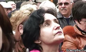 يوكا أوزاكي يوفر فلم سكسي أجنبي زاوية عرض اللسان